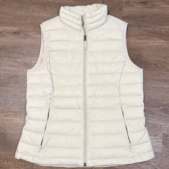 Amazon Essentials Water-Resistant Lightweight Packable Puffer Vest Bundle - Picture 2 of 10